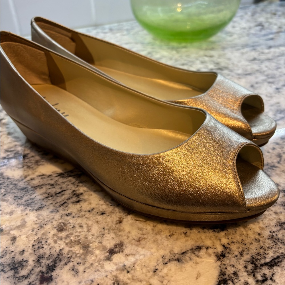 FS/NY Gold Peep-Toe Wedges
